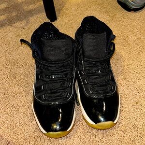 Used black and white 11s retro